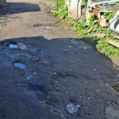 Buraqueira no bairro Barroquinha prejudica moradores que temem riscos de acidentes 