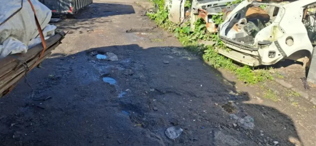 Buraqueira no bairro Barroquinha prejudica moradores que temem riscos de acidentes 