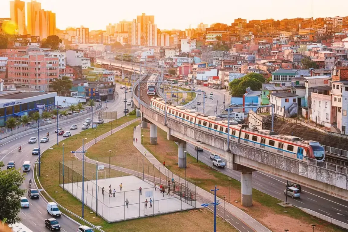 Mulher é assassinada a tiros em passarela de Salvador