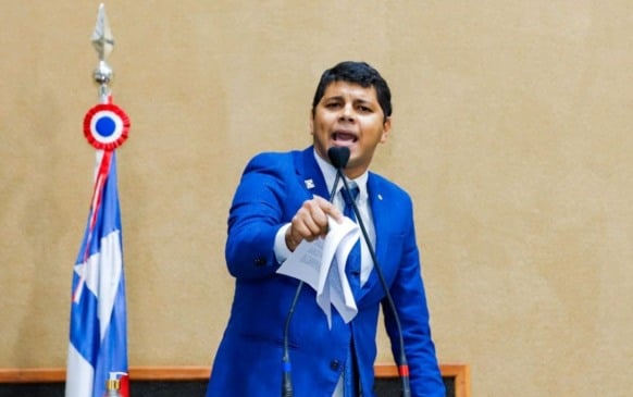 Protocolada por Diego Castro, AL-BA aprova audiência para discutir condições de presos baianos do 8 de janeiro