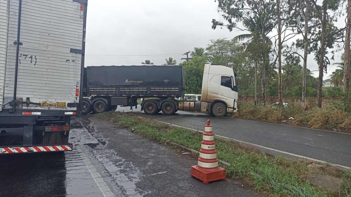 Acidente na BR-324