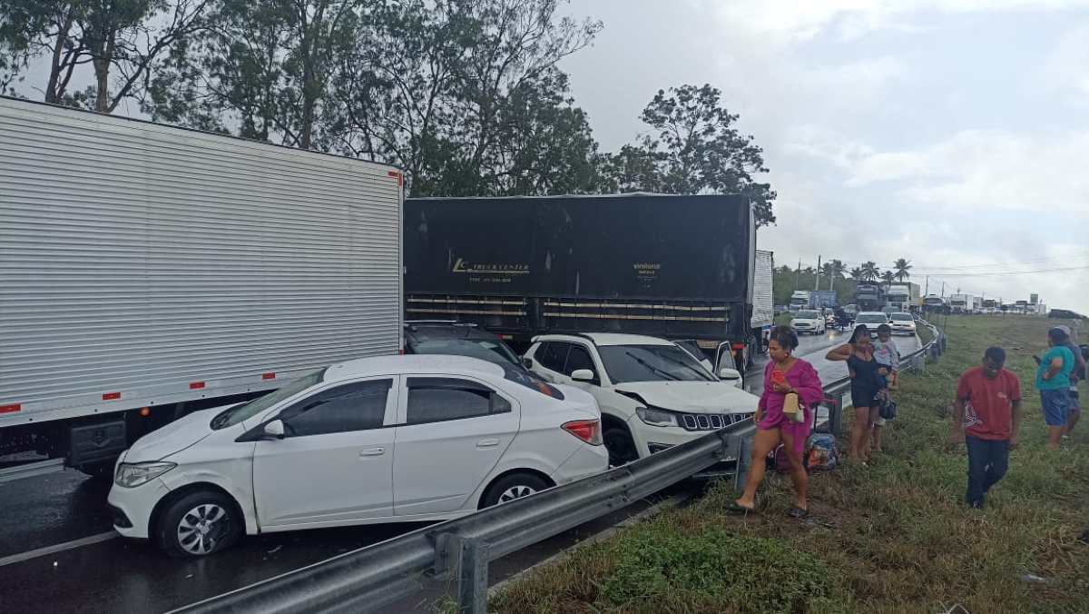 Acidente na BR-324