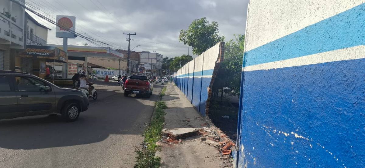 Acidente no muro da Embasa