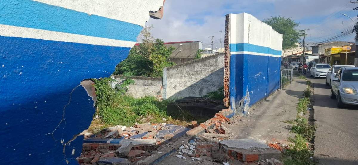 Acidente no muro da Embasa
