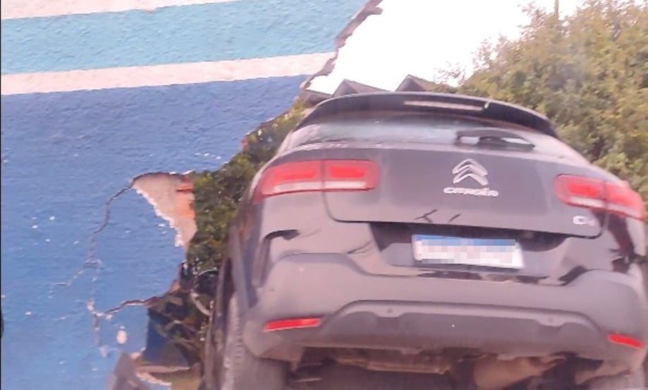 Acidente no muro da Embasa Acidente no muro da Embasa
