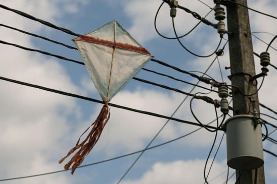 Acidentes com cerol em linhas de pipa acendem alerta de segurança