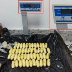 Mulher é presa com mais de 600g de cocaína no estômago;