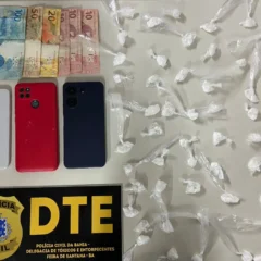 Polícia desmonta esquema de "delivery de drogas"; casal foi preso em flagrante