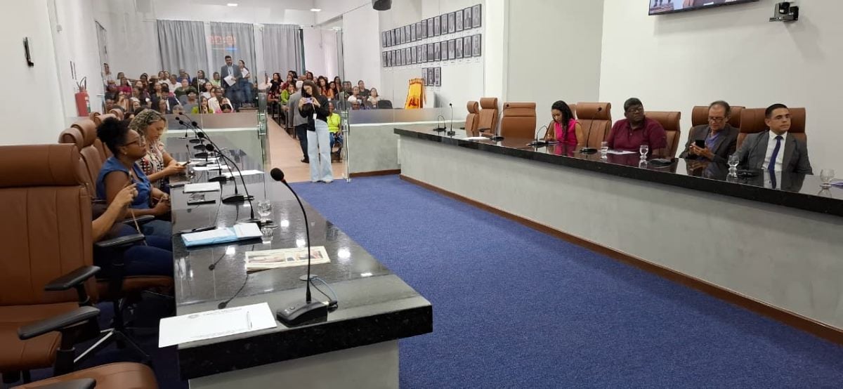 Professores do Reda cobram direito a reserva de carga horária em Audiência Pública na Câmara Municipal