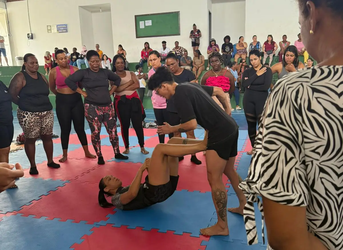 Agosto Lilás encerra com 1º Aulão de defesa pessoal para mulheres da Deam de Feira de Santana