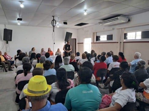 Centro de convivência Dona Zazinha, realiza palestra sobre violência em alusão ao Agosto Lilás
