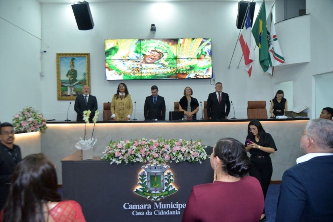 Delegada Clécia Vasconcelos recebe Comenda Maria Quitéria