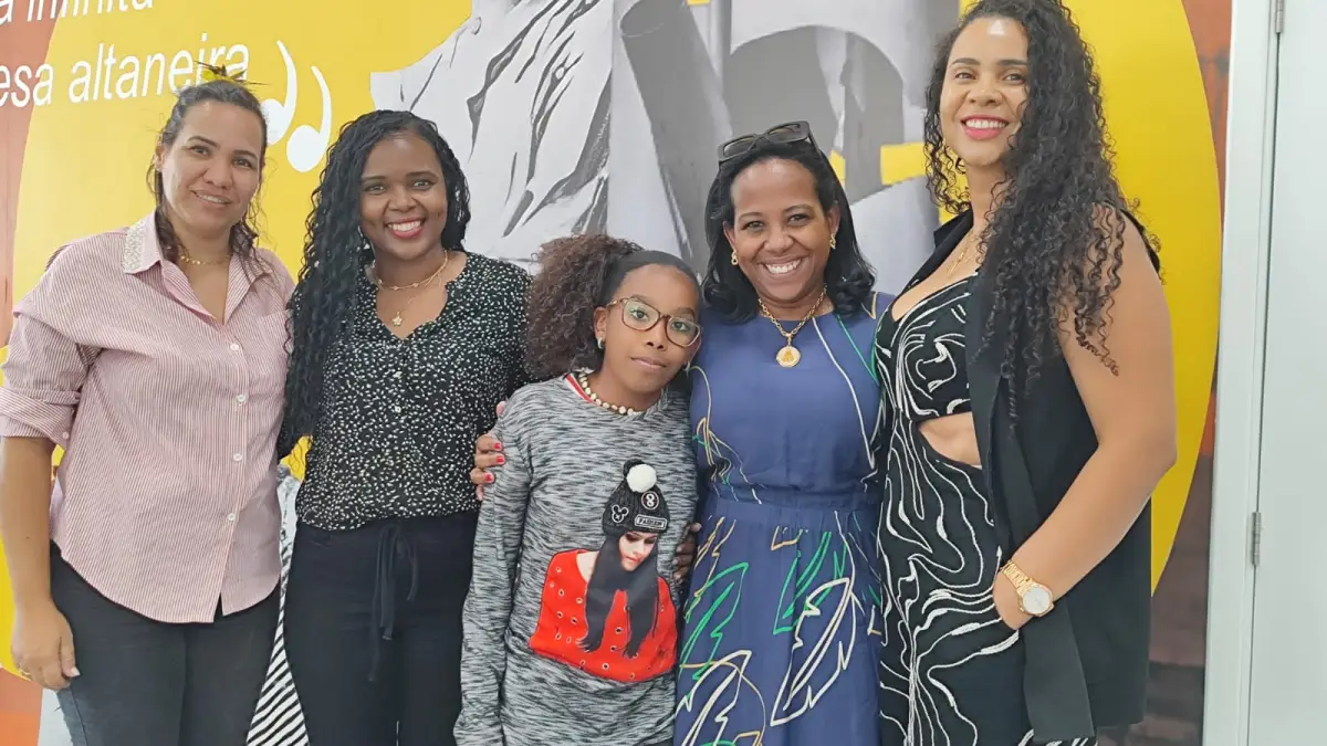 estudante faz apelo a Lewis Hamilton para apoiar mãe de colega com câncer