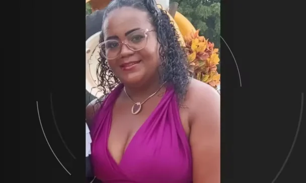 Mulher é morta a facadas na porta de casa em Luís Eduardo Magalhães; companheiro é preso