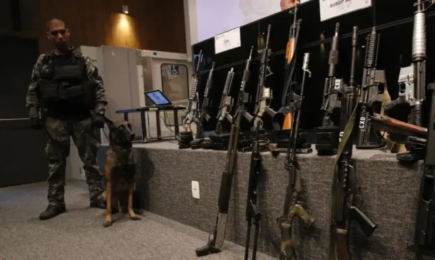 polícia apreende fuzis no Rio de Janeiro