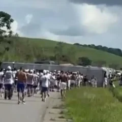 Ônibus com torcedores do Bahia