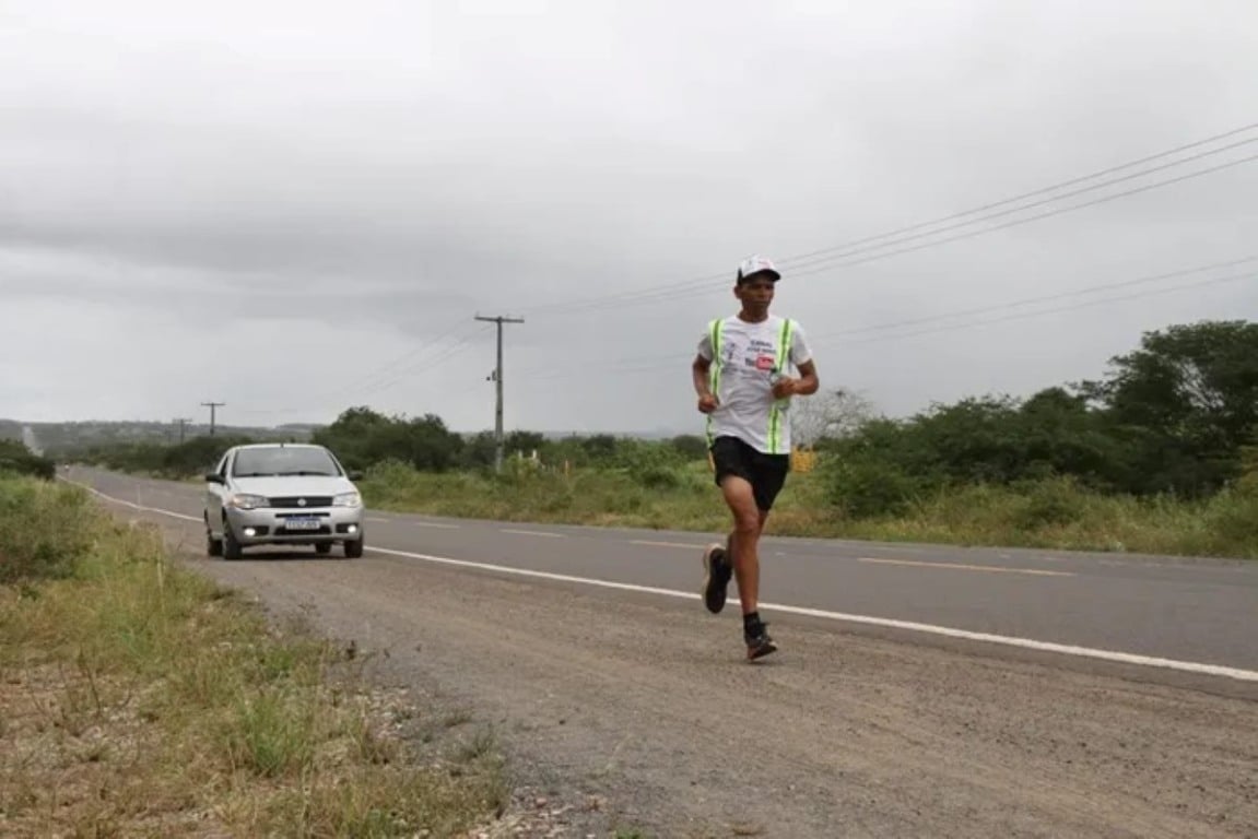 De São Paulo a Nova Soure na Bahia: baiano percorre mais de 2 mil km correndo para terra natal