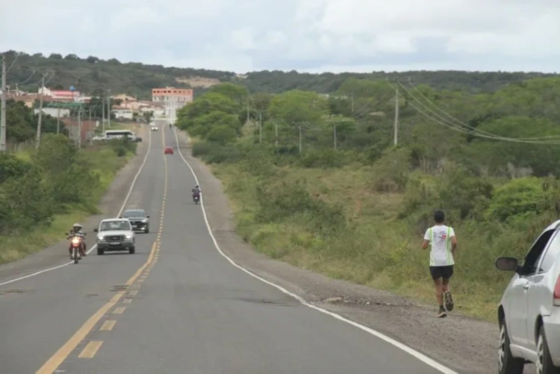 De São Paulo a Nova Soure na Bahia: baiano percorre mais de 2 mil km correndo para terra natal