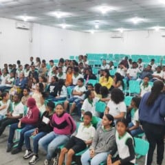 Violência, bullying e evasão escolar: alunos de escola municipal recebem palestra no bairro Gabriela em Feira de Santana