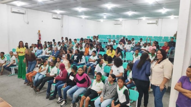Violência, bullying e evasão escolar: alunos de escola municipal recebem palestra no bairro Gabriela em Feira de Santana