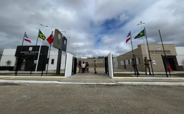 pelotão e delegacia em Cravolândia