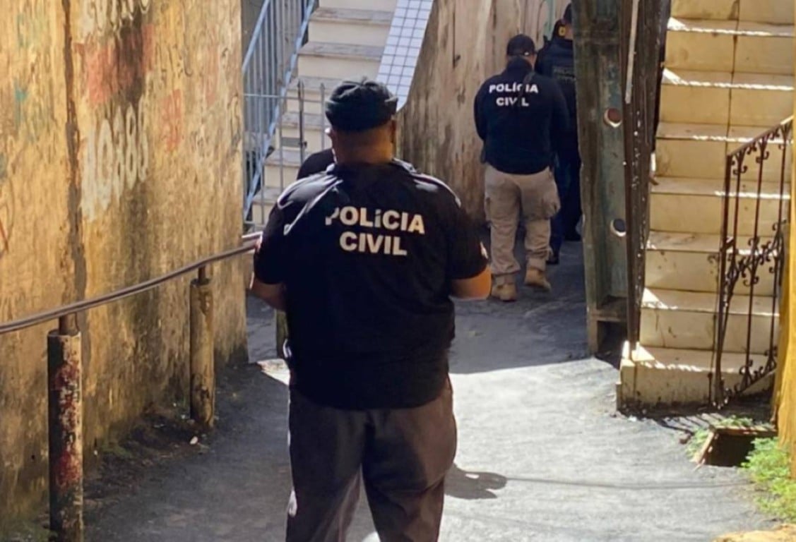 Polícia Civil prende suspeito por roubar corrente avaliada em R$ 6 mil do pescoço de turista em Salvador