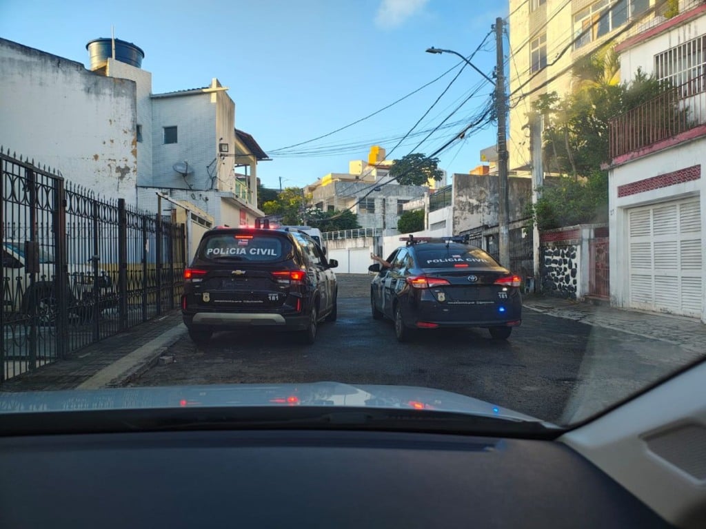 Polícia Civil cumpre mandado de busca contra adolescente investigada por pornografia infantil