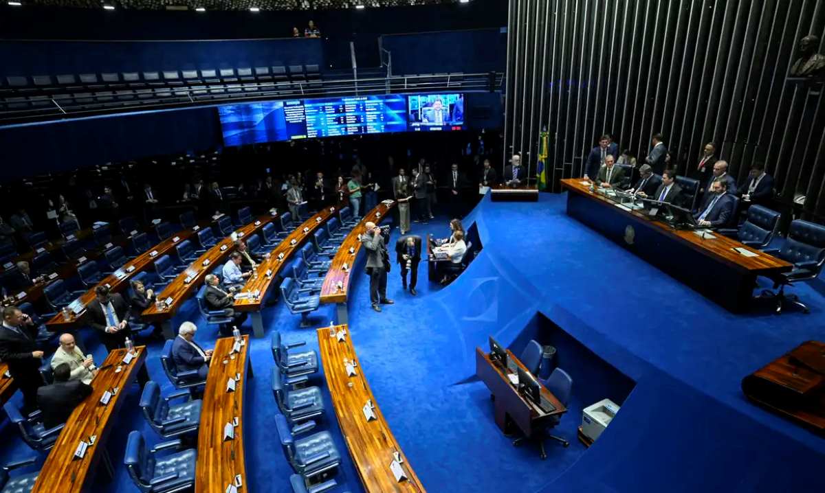 Senado aprova isenção do Imposto de Renda para quem ganha até dois salários-mínimos