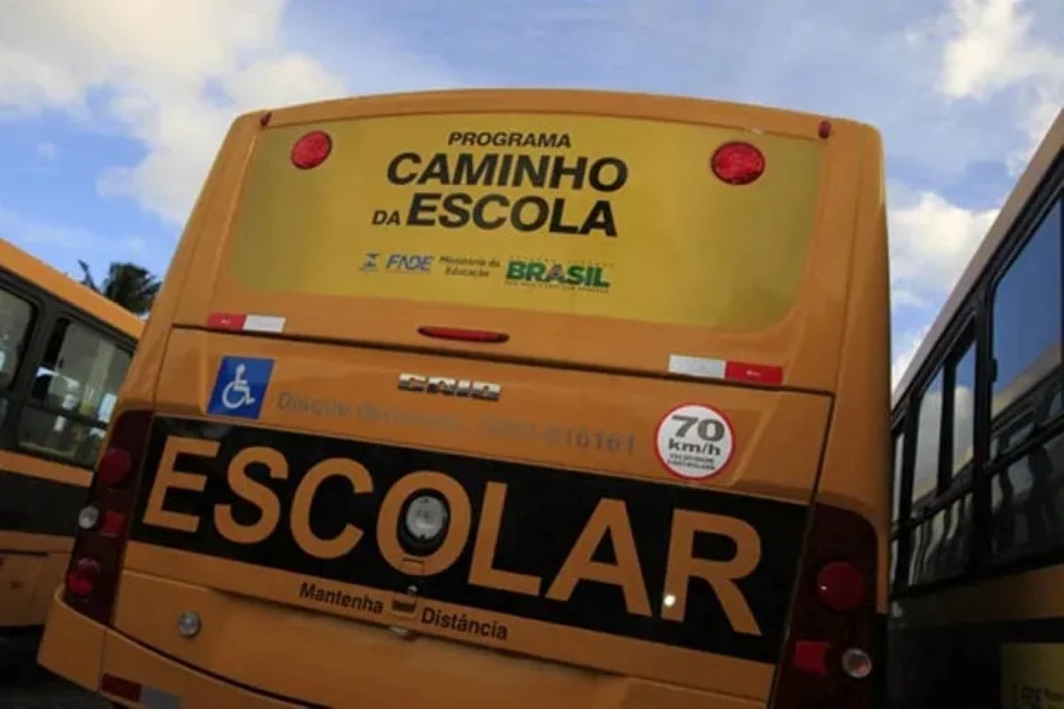 Criança de 2 anos é esquecida dentro de van escolar no Sudoeste da Bahia