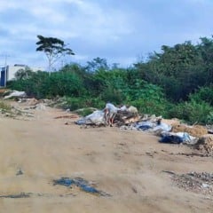 Moradores denunciam acúmulo de lixo e insegurança em via alternativa do bairro Santo Antônio dos Prazeres