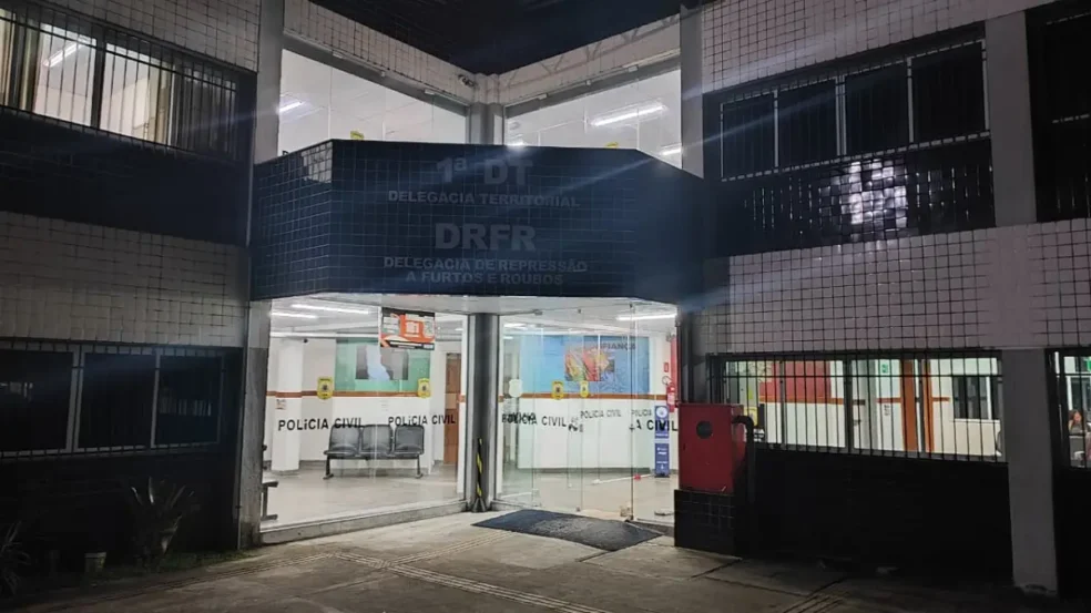 1ª DT - Preso ex-namorado que matou mulher com mais de 20 facadas; acusado já tinha prisão preventiva revogada e cinco inquéritos na Deam