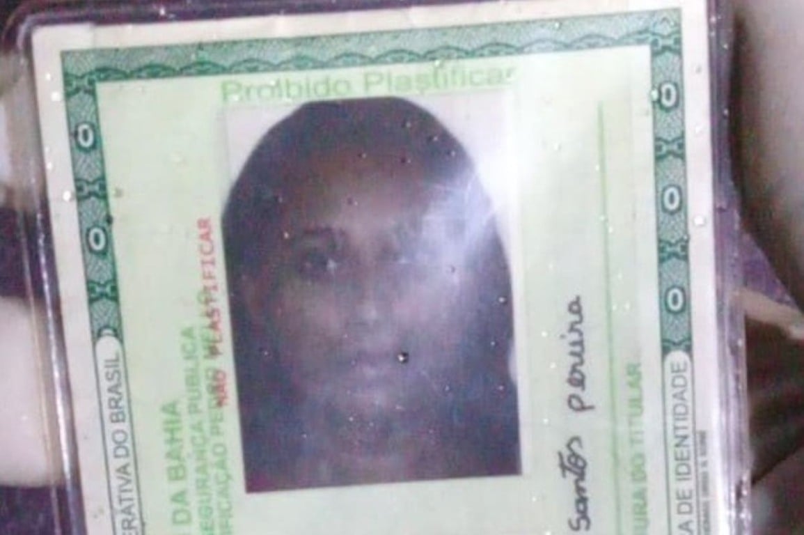 Mulher morre e seis pessoas ficam feridas após colisão entre carro, ambulância e três caminhões na Bahia
