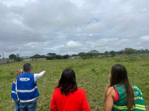 Aeroporto de Feira recebe inspeção para autorização da licença da usina de asfalto que ampliará a pista