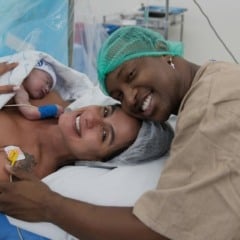 Nasce Bento, primeiro filho de Thiaguinho e Carol Peixinho