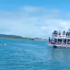 Canoa vira após colidir com lancha de passeio em Madre de Deus