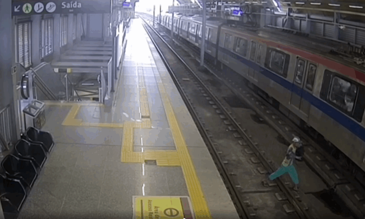 Gari que ficou preso entre metrô e plataforma em Salvador recebe alta do hospital
