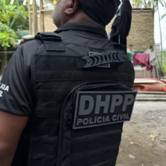 Homem de 27 anos é preso por homicídio em Camaçari; ele integra grupo criminoso