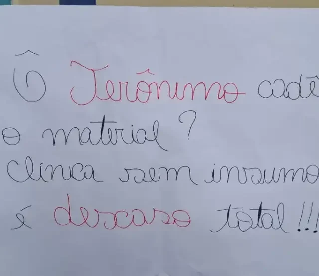 Estudantes de odontologia da Uefs realizam manifestação