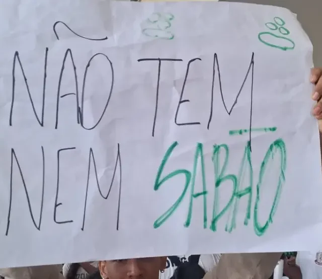 Estudantes de odontologia da Uefs realizam manifestação