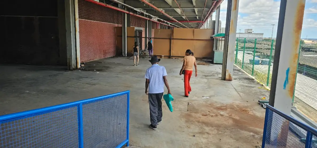 Feirantes da Praça do Tropeiro serão realocados para galpão no Centro de Abastecimento