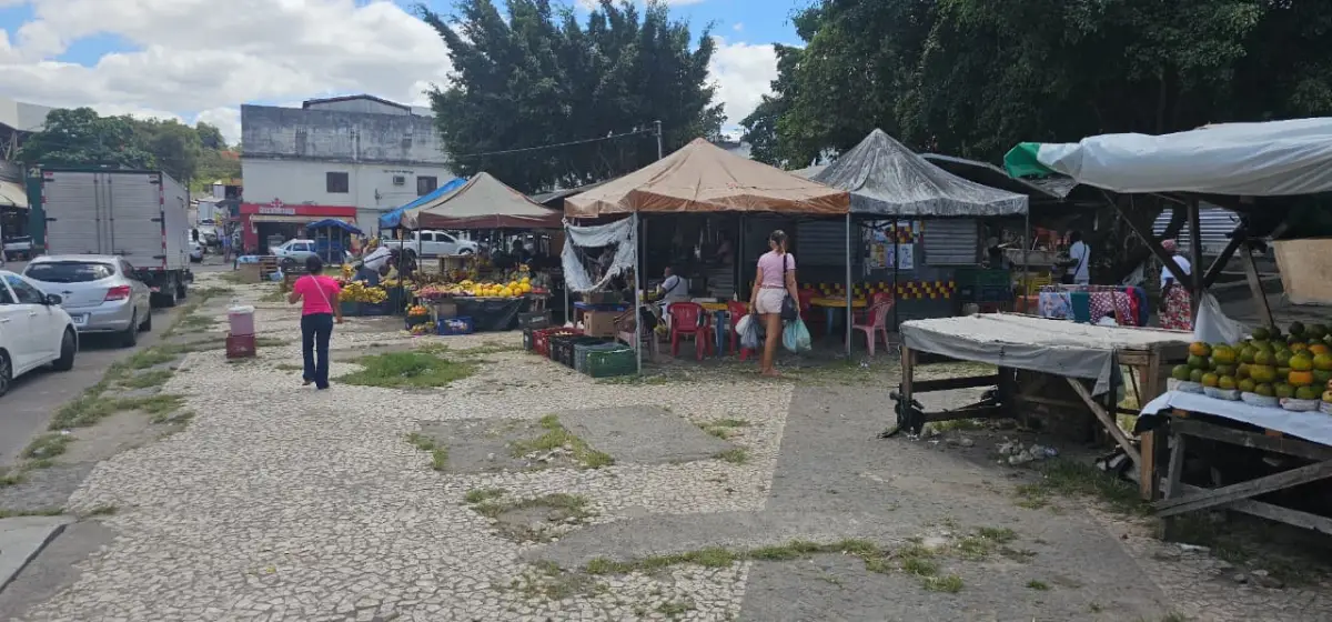 Feirantes da Praça do Tropeiro serão realocados para galpão no Centro de Abastecimento