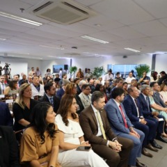Governo zera fila de promoções nas universidades estaduais e reajusta salários de diretores e professores de escolas