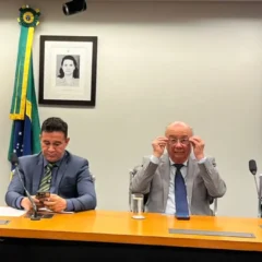 Em Brasília, José Ronaldo diz que está ciente da candidatura de Pablo Roberto em 2026 e prevê saída do vice em abril