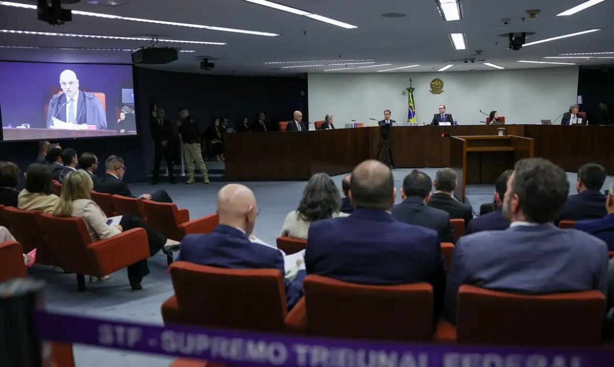 Apenas um réu comparece ao 1° dia de julgamento da trama golpista