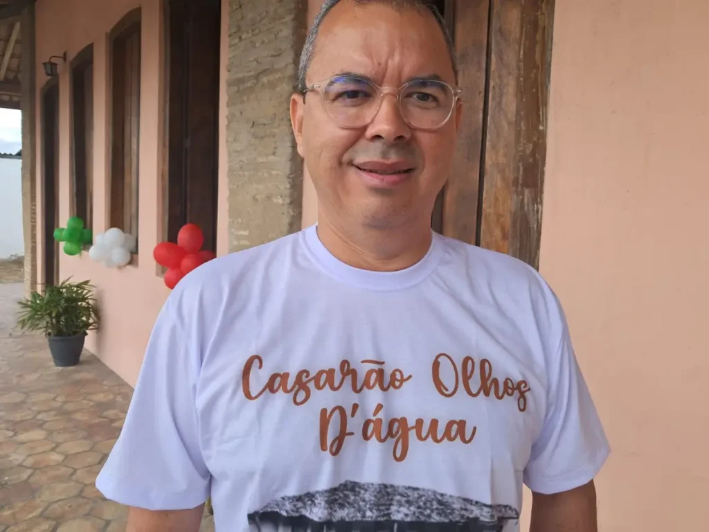 Lançamento do livro de Célia Zhain no Casarão dos Olhos D'água