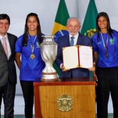 Lula diz que enviará projeto de lei para incentivar futebol feminino