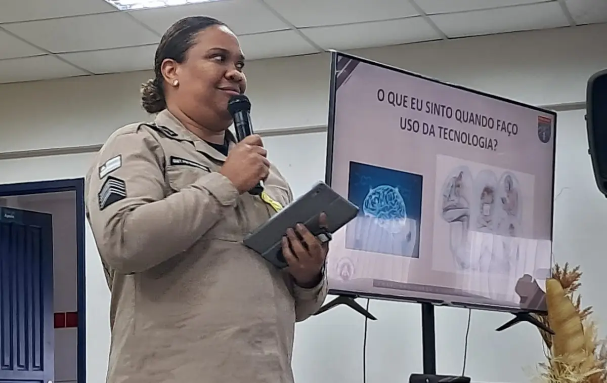 Palestra debate uso responsável das redes sociais e saúde mental dos adolescentes