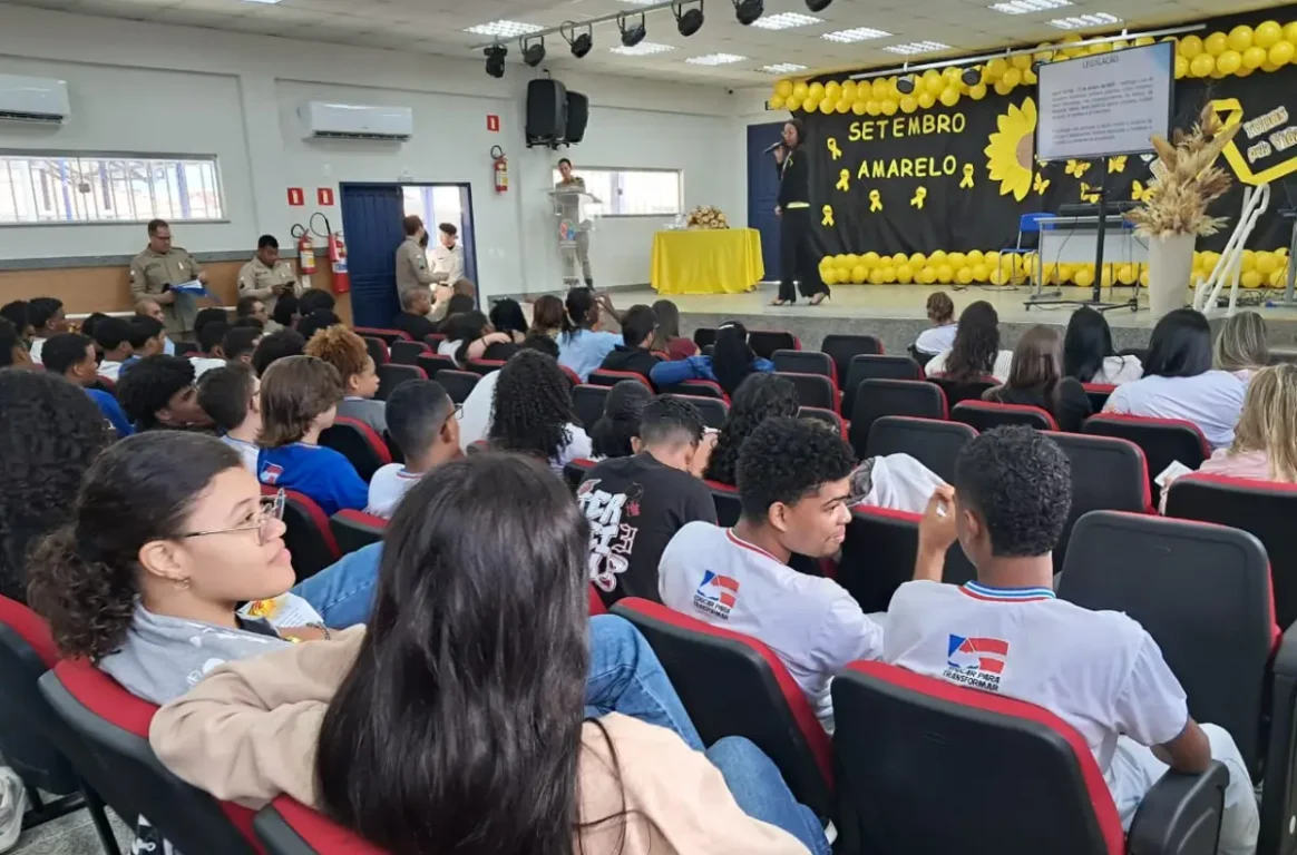 Palestra debate uso responsável das redes sociais e saúde mental dos adolescentes