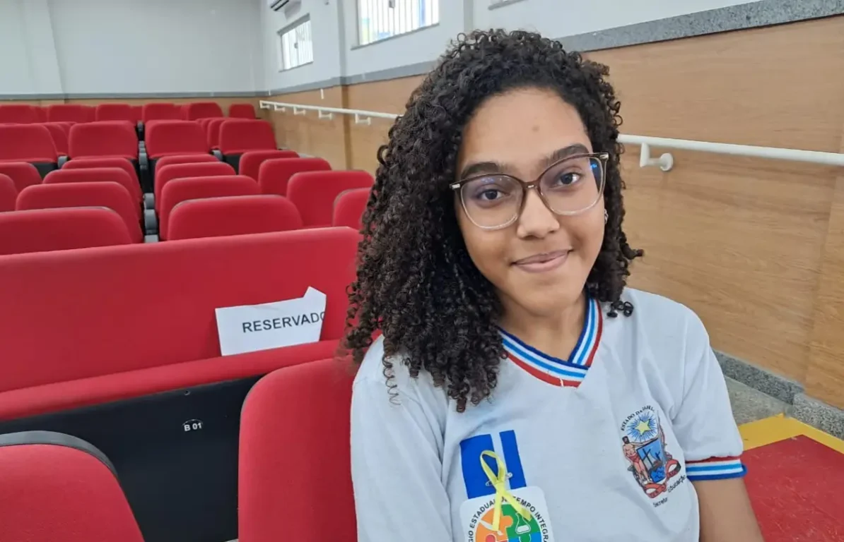 Palestra debate uso responsável das redes sociais e saúde mental dos adolescentes