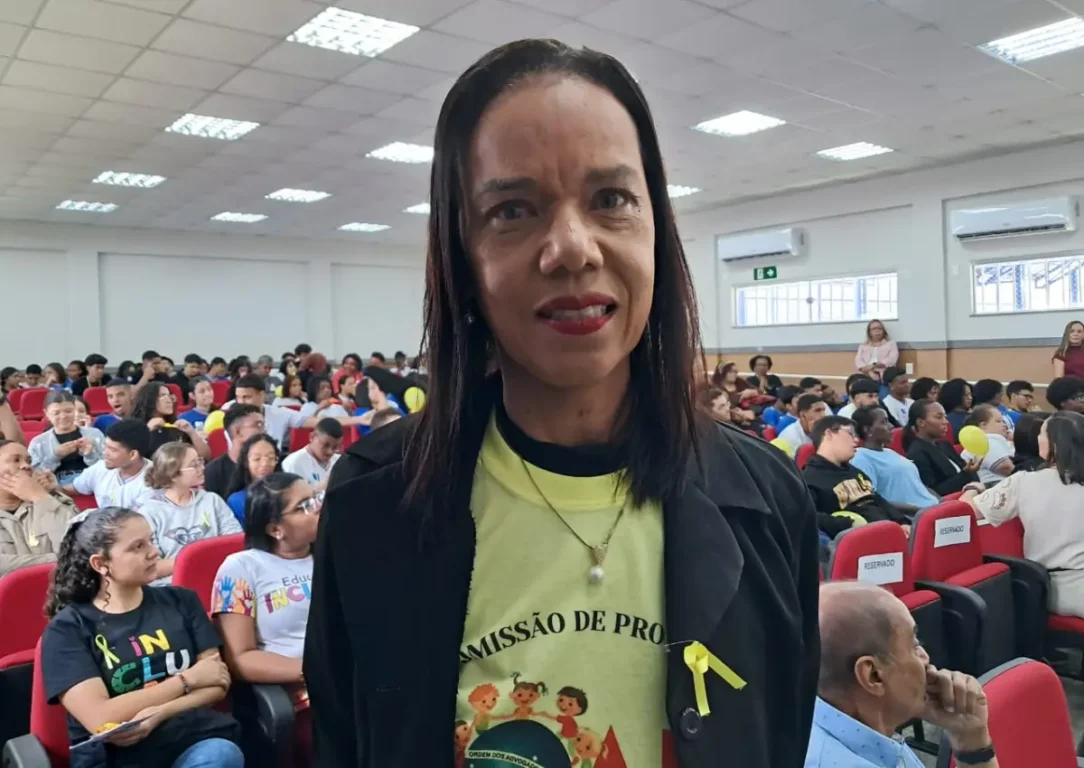 Palestra debate uso responsável das redes sociais e saúde mental dos adolescentes